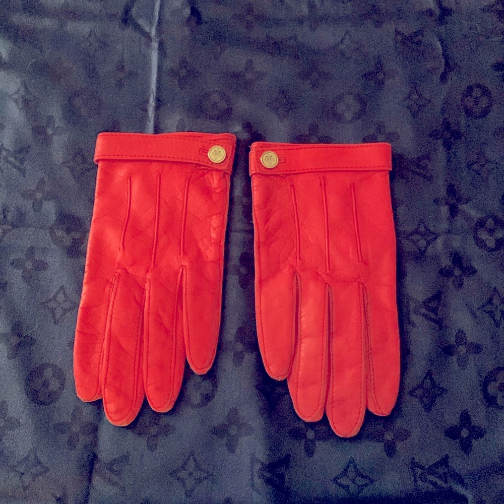 Club Monaco gloves; like new condition 💖💖💖